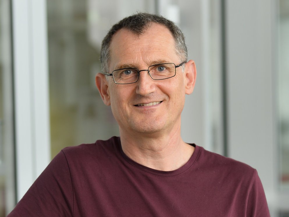 FH-Prof. Dipl.-Ing. Dr. Wolfgang Werth, Studiengangsleitung Systems Engineering - Green Electronics und Mechatronics FH-Prof. Dipl.-Ing. Dr. Wolfgang Werth, Studiengangsleitung Systems Engineering - Green Electronics und Mechatronics