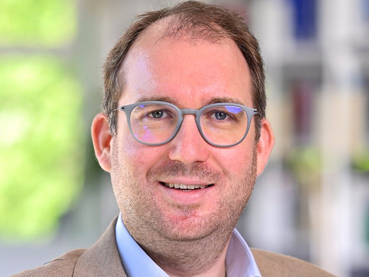 FH-Prof. Mag. Dr. Stefan Dreisiebner, Leitung Digital Business Management Bachelorstudium FH-Prof. Mag. Dr. Stefan Dreisiebner, Leitung Digital Business Management Bachelorstudium