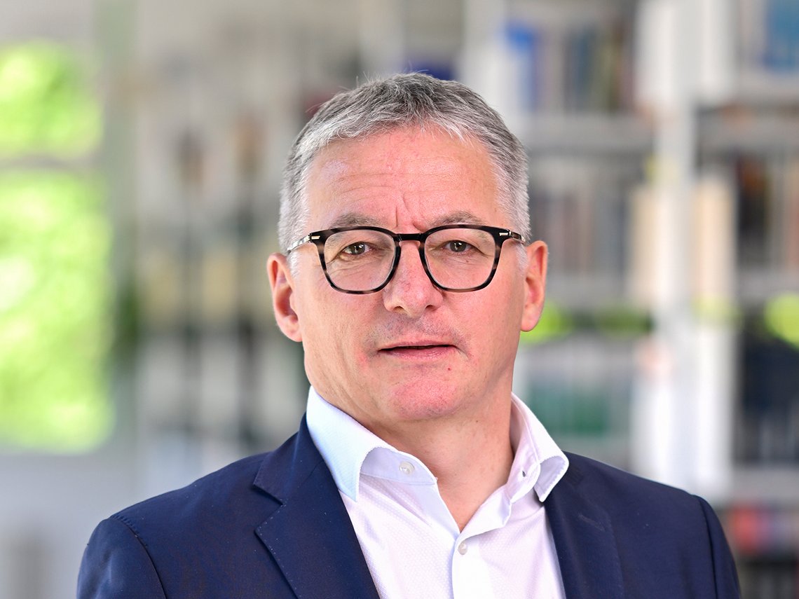 FH-Prof. DI Dr. Erich Alois Hartlieb, Studiengangsleitung Wirtschaftsingenieurwesen & Industrial Engineering & Management an der Hochschule Kärnten in Österreich FH-Prof. DI Dr. Erich Alois Hartlieb, Studiengangsleitung Wirtschaftsingenieurwesen & Industrial Engineering & Management