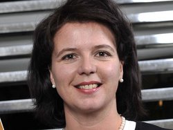 Alexandra Reithofer, Administration an der Fakultät Engineering & IT - CU Hochschule Kärnten in Österreich Alexandra Reithofer, Administration an der Fakultät Engineering & IT - CU Hochschule Kärnten in Österreich